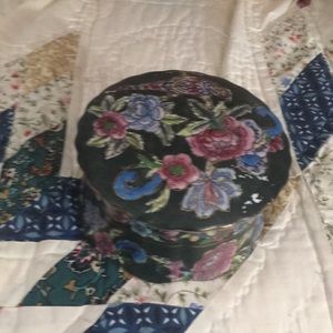 Trinket box irregular shape floral design Med.size